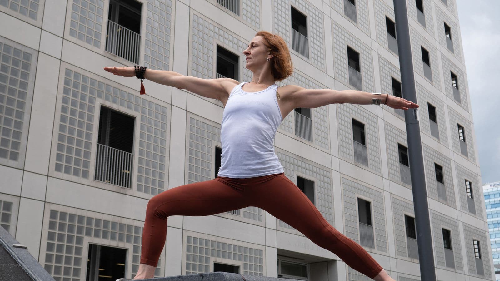 ashtangapada Virabhadrasana B City