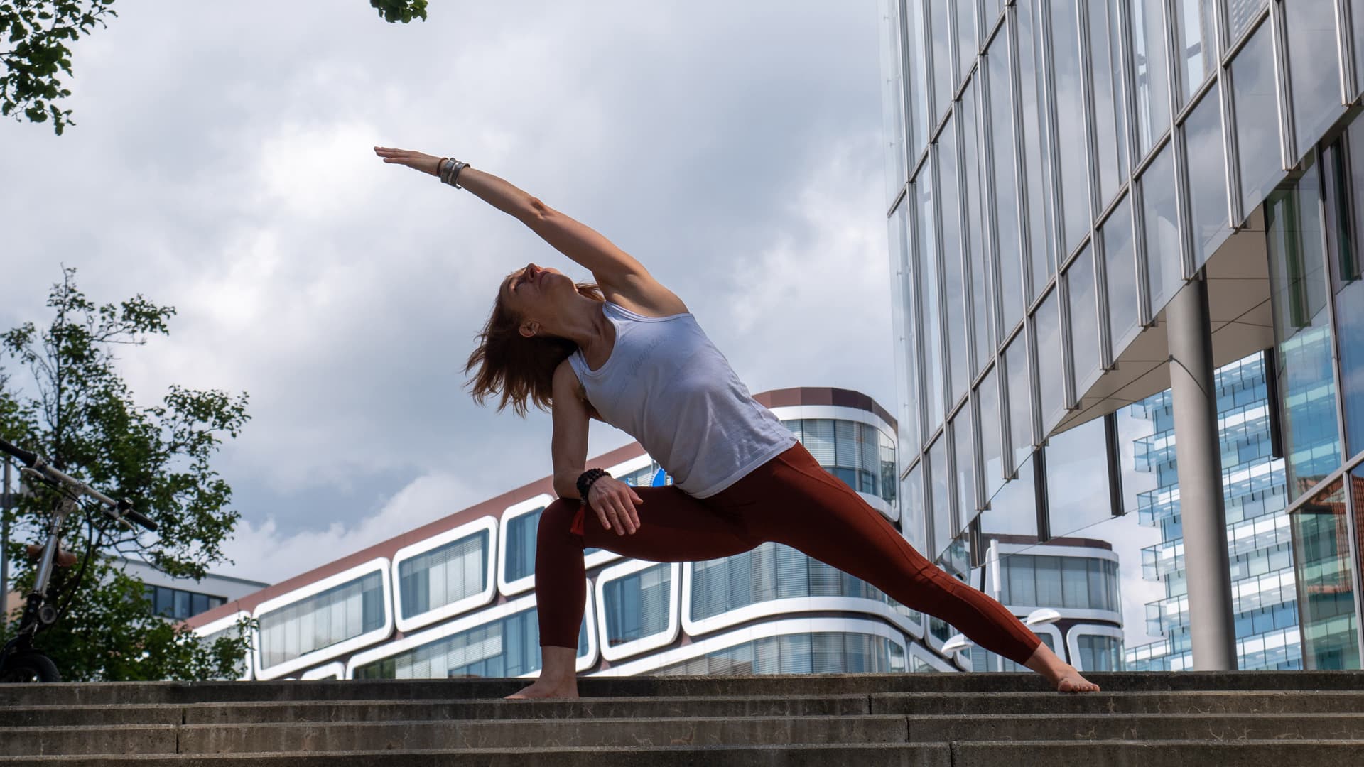 ashtangapada Utthita Parshvakonasana City 4